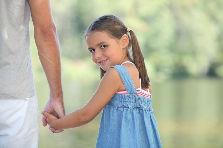 little girl and divorcing dad